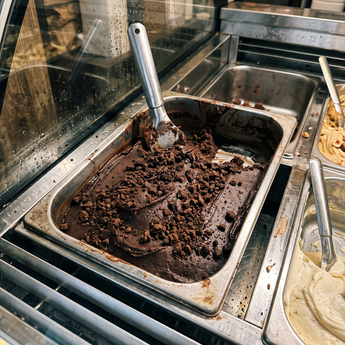 CrumbOlé Cacao PreGel 3,5 kg: la granella al cacao intenso per chi vuole vendere il cioccolato due volte nella stessa coppetta
