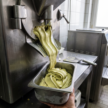 Ricetta gelato al pistacchio professionale: dosi per una vaschetta da 5 kg, tempi e variegatura