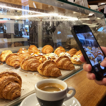 Come vendere croissant e sfogliati al banco: vetrina, doppia linea di prezzo e zero scarto a fine mattina