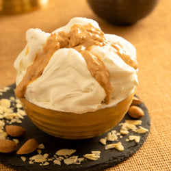 Arabeschi Mandorla Crystal Pregel – Variegatura alla mandorla dal gusto delicato e dalla texture croccante, ideale per gelati, semifreddi, dessert e pasticceria creativa.