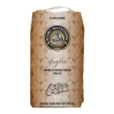 Farina Sfoglia W300 10kg – Farina per pasta sfoglia con W300, ideale per creare prodotti da forno leggeri e croccanti.